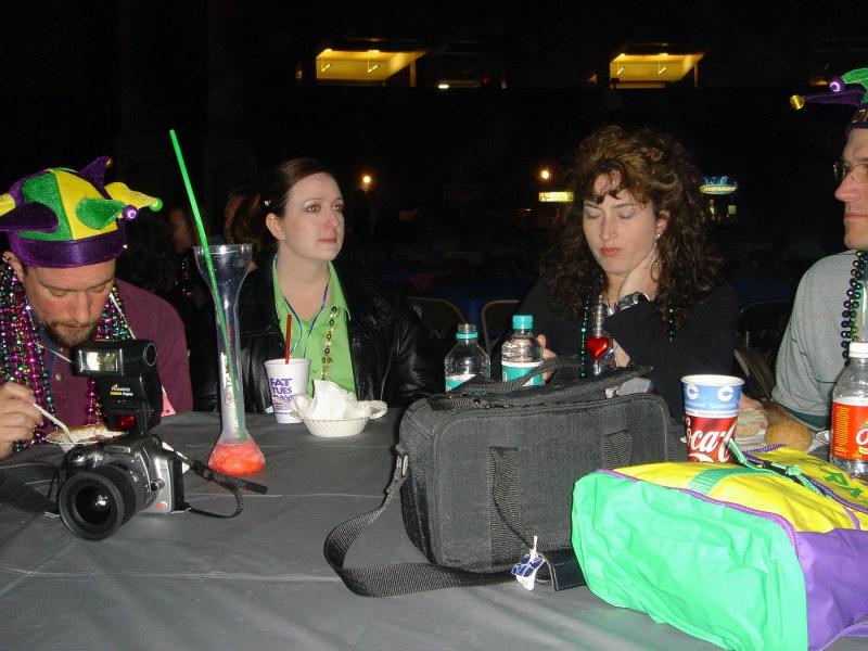 2005/02(Feb)/01(MardiGras)/800x600_2005-02-04-Beans-Jeans-01.JPG