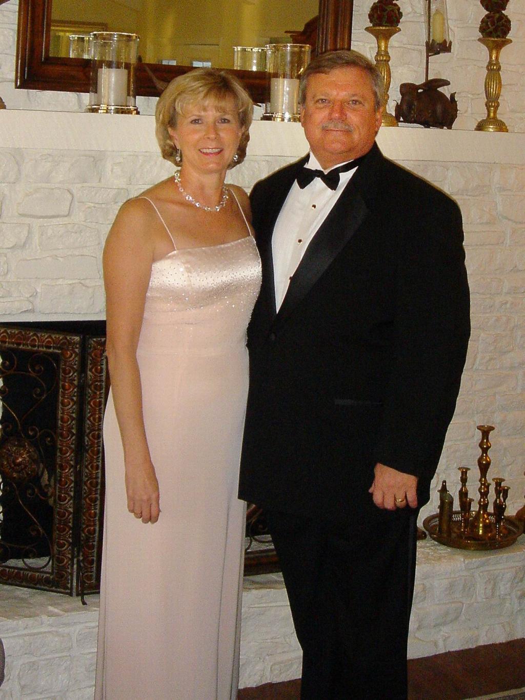 2005/02(Feb)/05(ValentinesBall)/1024x768_2005-02-14-ValentinesBall-02.JPG