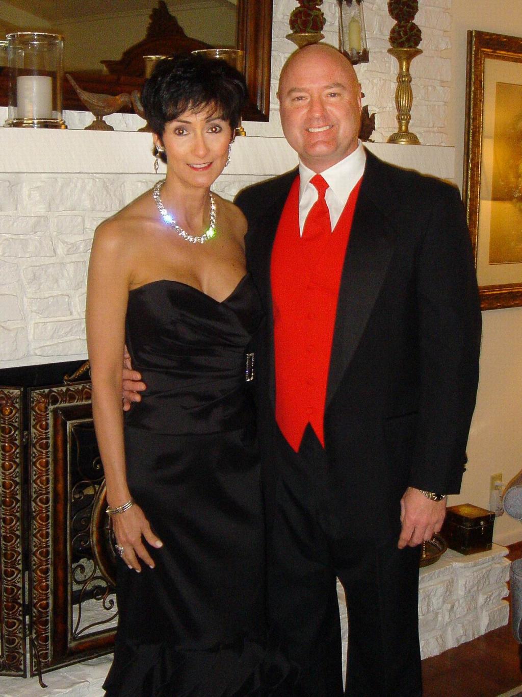 2005/02(Feb)/05(ValentinesBall)/1024x768_2005-02-14-ValentinesBall-04.JPG