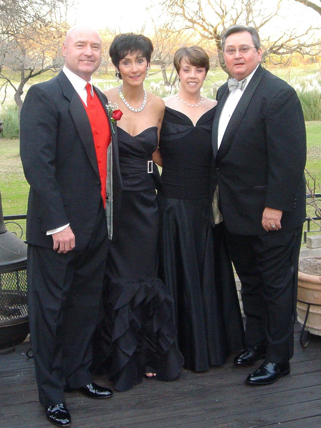 2005/02(Feb)/05(ValentinesBall)/1024x768_2005-02-14-ValentinesBall-16.JPG