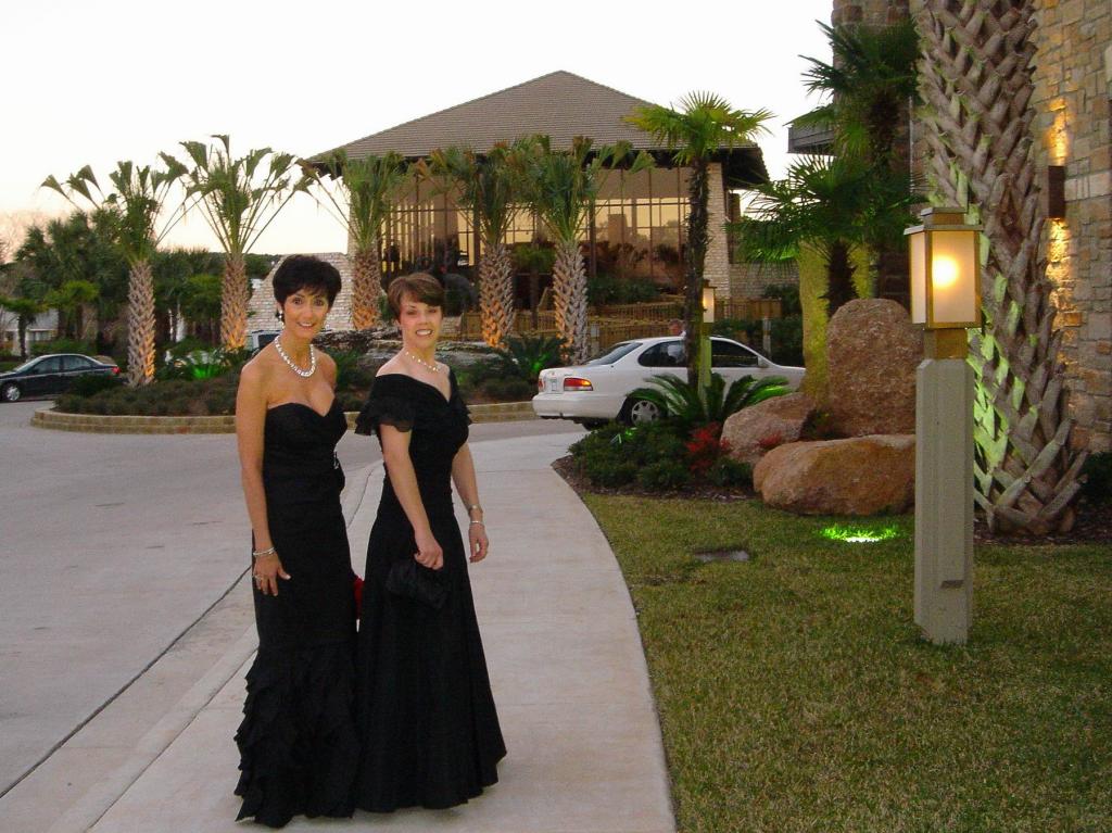 2005/02(Feb)/05(ValentinesBall)/1024x768_2005-02-14-ValentinesBall-17.JPG