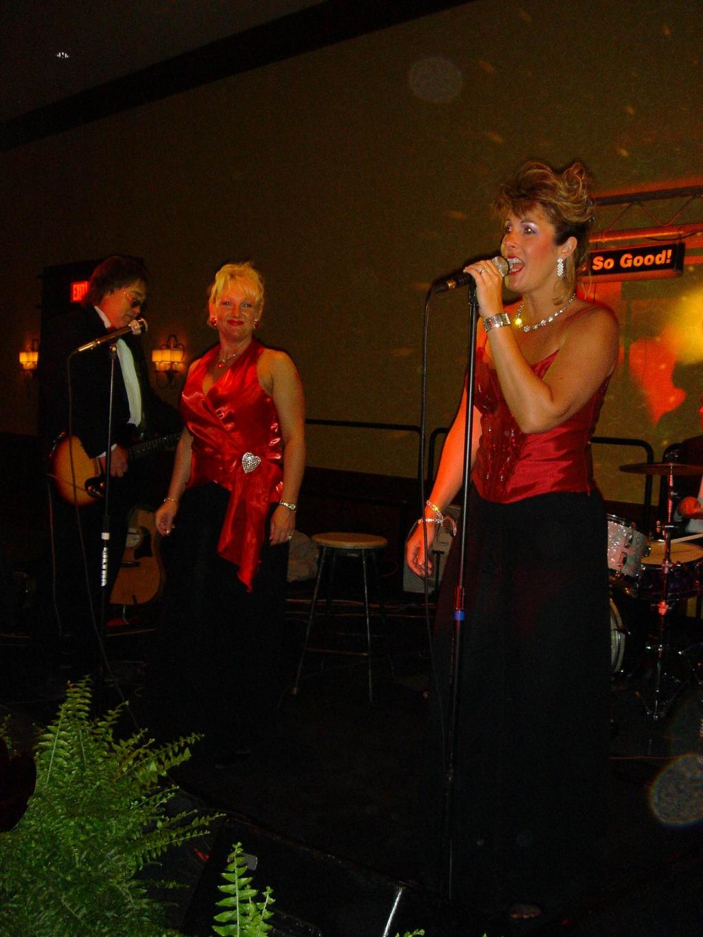 2005/02(Feb)/05(ValentinesBall)/1024x768_2005-02-14-ValentinesBall-19.JPG