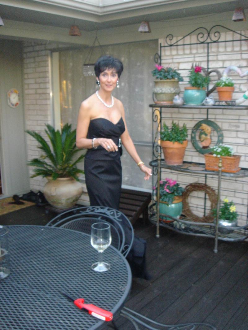 2005/02(Feb)/05(ValentinesBall)/800x600_2005-02-14-ValentinesBall-06.JPG