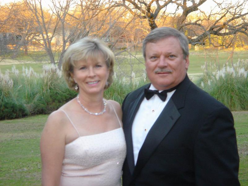 2005/02(Feb)/05(ValentinesBall)/800x600_2005-02-14-ValentinesBall-12.JPG