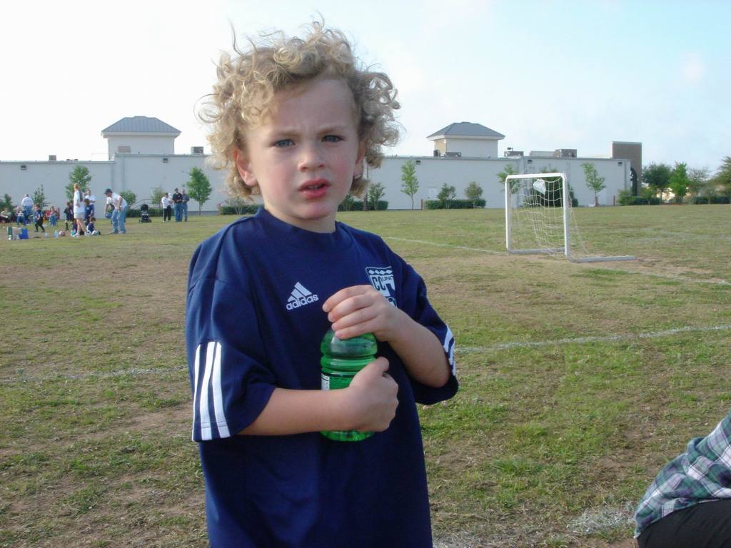 2005/04(April)/01(Vale-Kyla)/1024x768_2005-04-09-Soccer-2.JPG