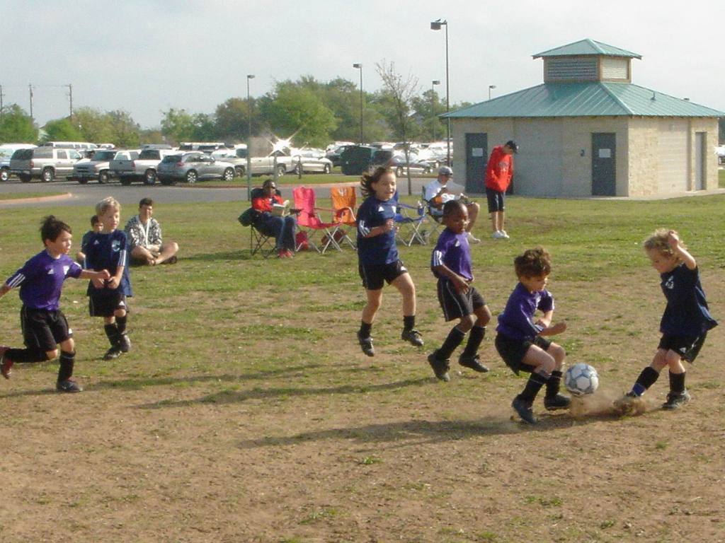 2005/04(April)/01(Vale-Kyla)/1024x768_2005-04-09-Soccer-3.JPG