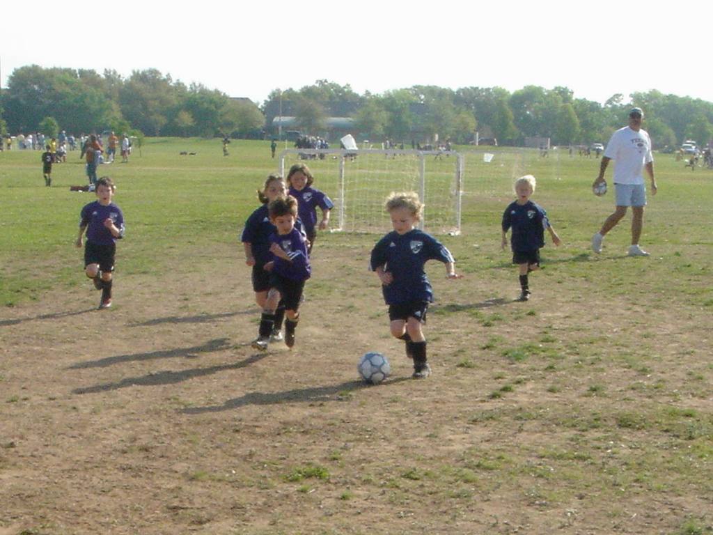 2005/04(April)/01(Vale-Kyla)/1024x768_2005-04-09-Soccer-5.JPG