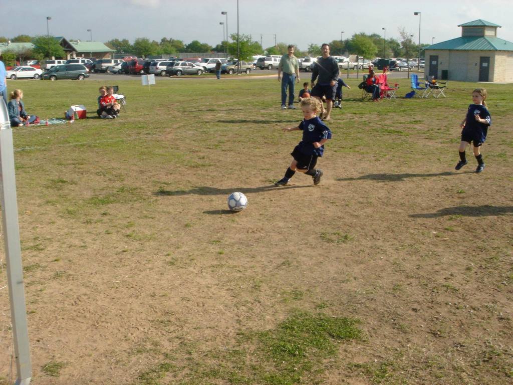 2005/04(April)/01(Vale-Kyla)/1024x768_2005-04-09-Soccer-7.JPG
