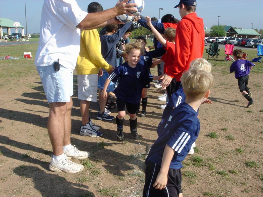 2005/04(April)/01(Vale-Kyla)/1024x768_2005-04-09-Soccer-8.JPG