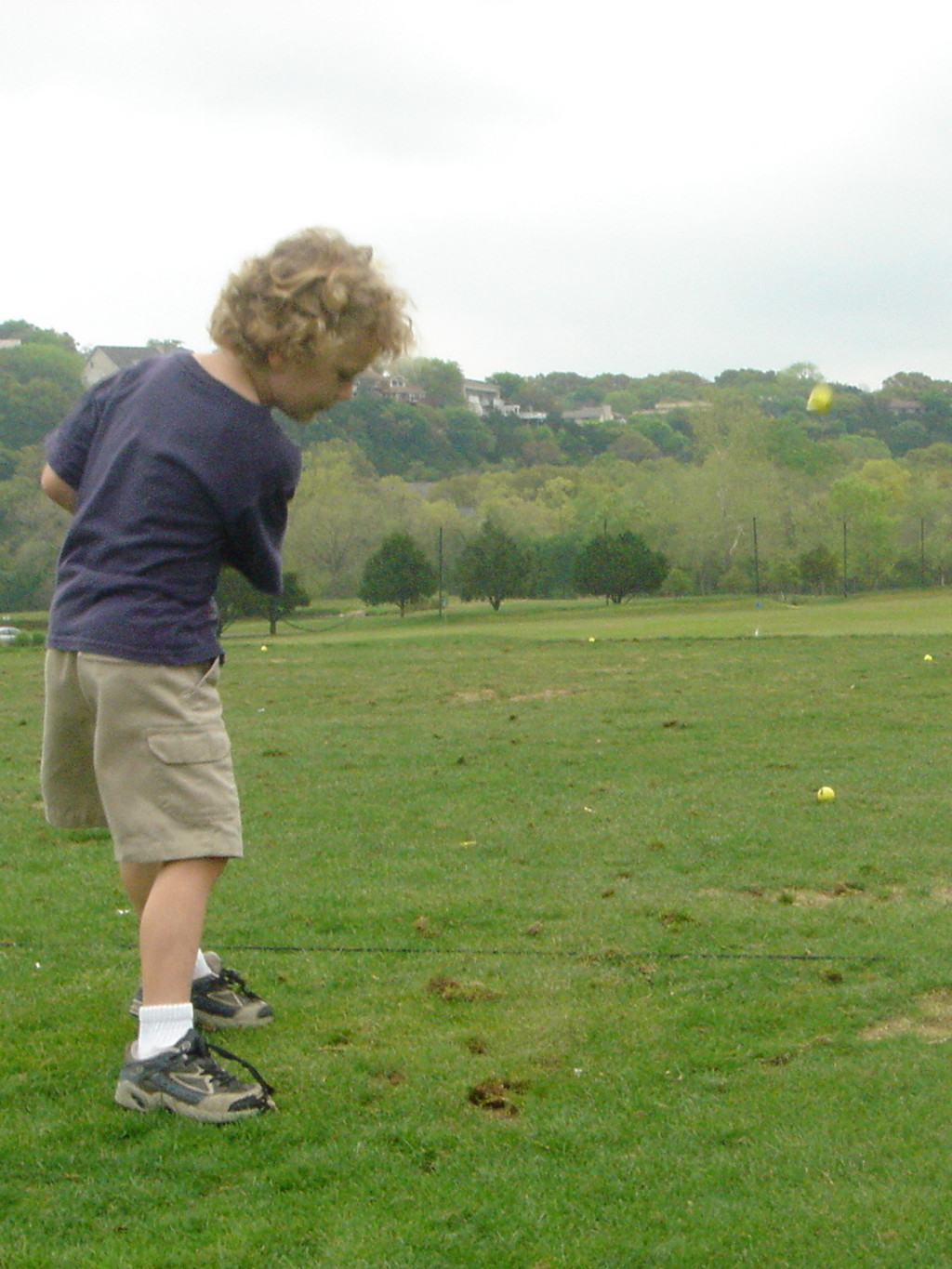 2005/04(April)/01(Vale-Kyla)/1024x768_2005-04-10-5-golfing-4.JPG