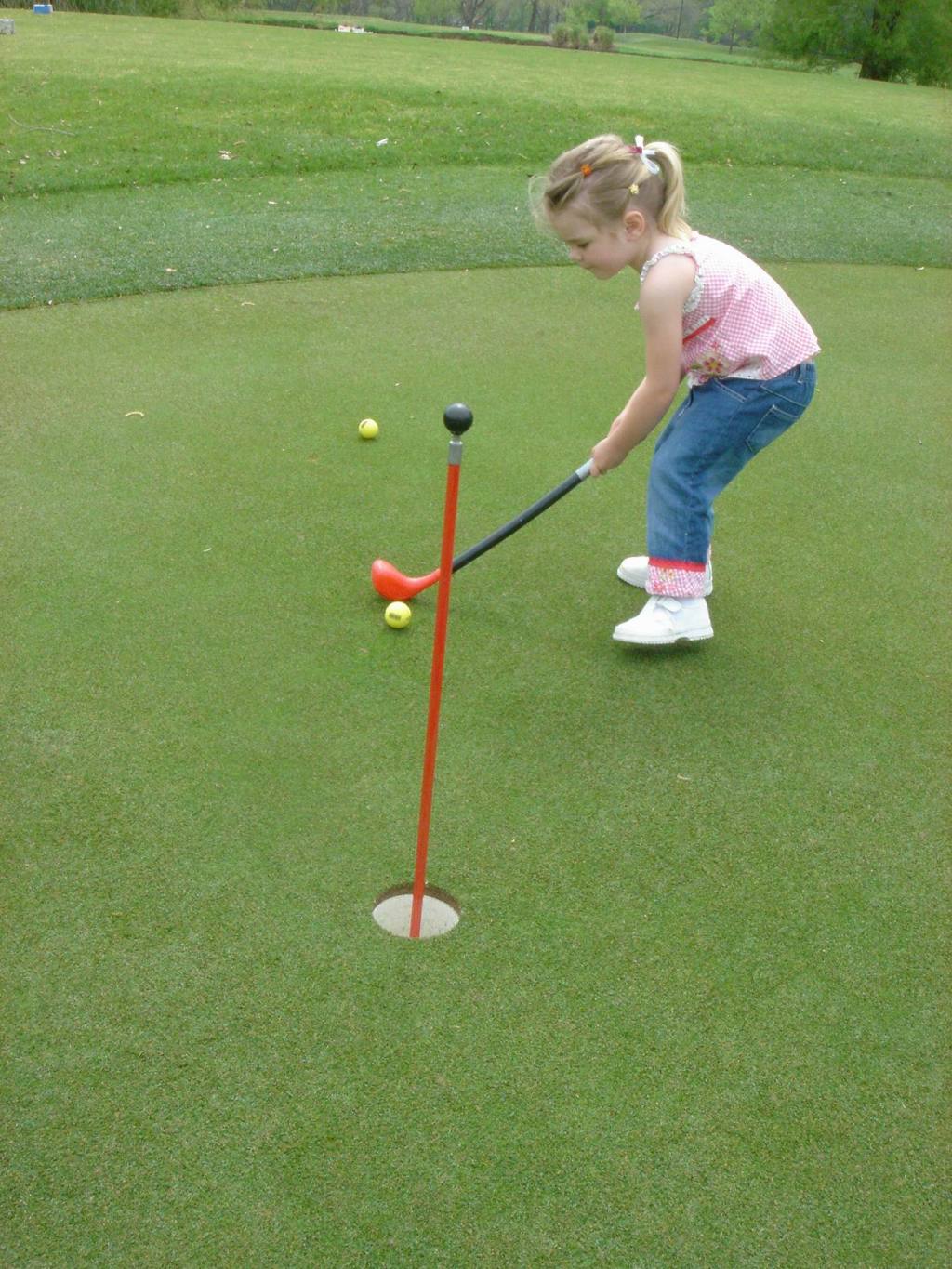2005/04(April)/01(Vale-Kyla)/1024x768_2005-04-10-8-golfing-7.JPG