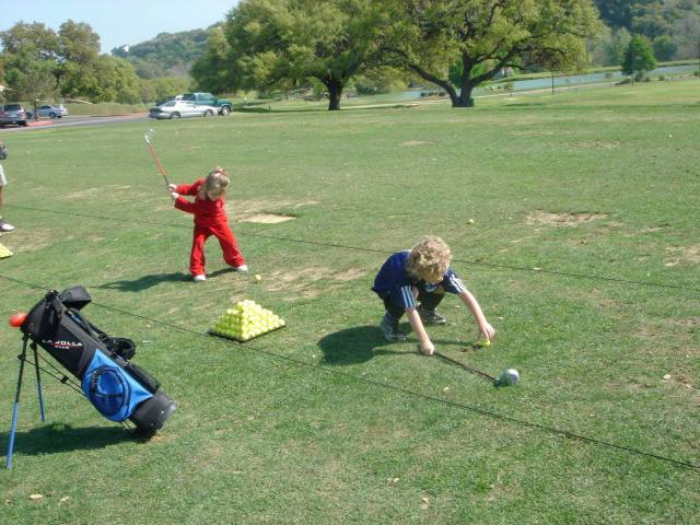 2005/04(April)/01(Vale-Kyla)/640x480_2005-04-09-golf-0.JPG