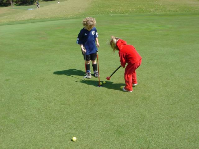 2005/04(April)/01(Vale-Kyla)/640x480_2005-04-09-golf-7.JPG