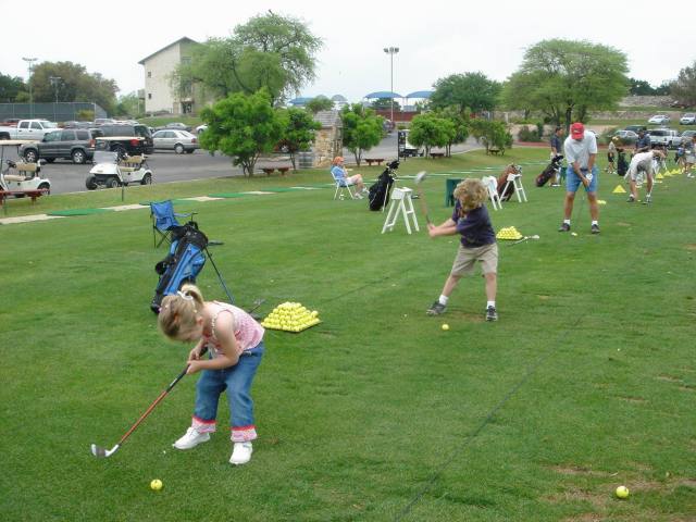 2005/04(April)/01(Vale-Kyla)/640x480_2005-04-10-4-golfing-3.JPG