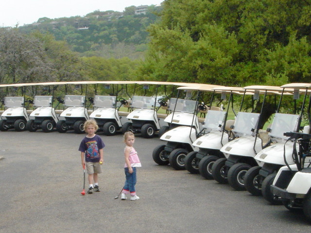2005/04(April)/01(Vale-Kyla)/640x480_2005-04-10-6-golfing-5.JPG