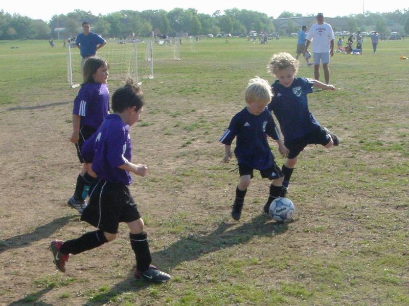 2005/04(April)/01(Vale-Kyla)/800x600_2005-04-09-Soccer-4.JPG