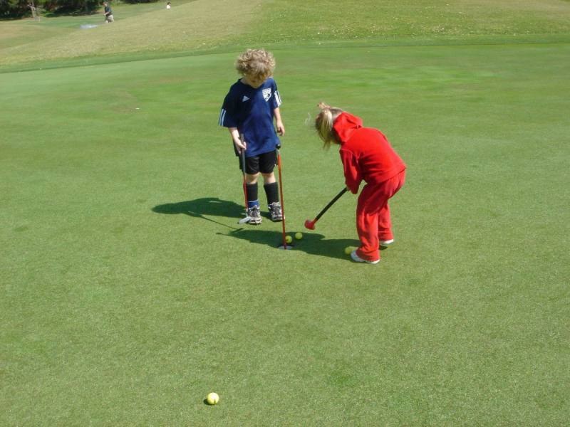 2005/04(April)/01(Vale-Kyla)/800x600_2005-04-09-golf-7.JPG