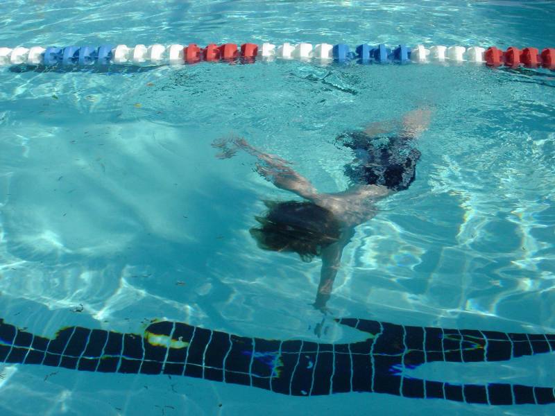 2005-04-09-swimming-7.JPG