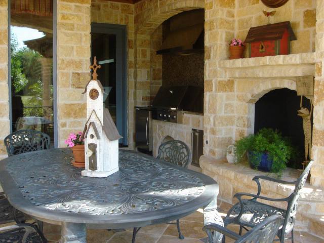2005/04(April)/Houston/640x480_House-on-Course12.JPG