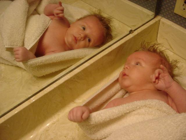 2005/05(May)/01(Ian)/640x480_2005-05-02-Ian-Visits-Grandma-07.JPG