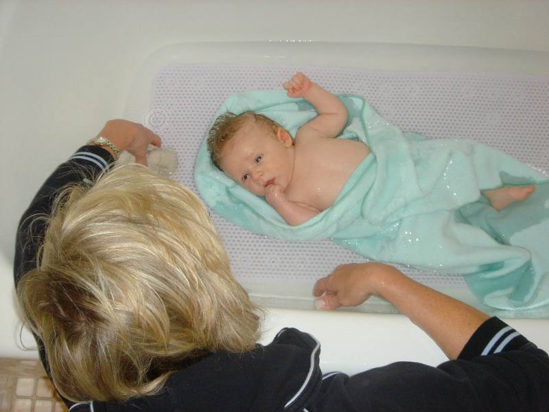 2005/05(May)/01(Ian)/800x600_2005-05-02-Ian-Visits-Grandma-05.JPG