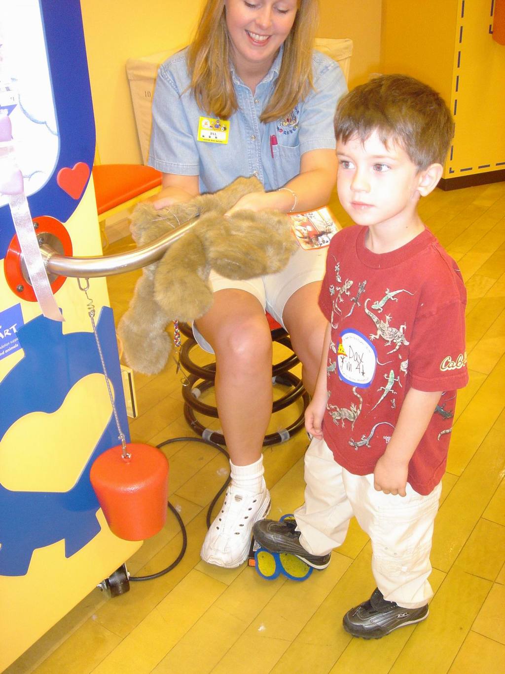 2005/05(May)/02(Dax4thBD-BuildABear)/1024x768_2005-05-04-Dax4thBD-BuildABear04.JPG