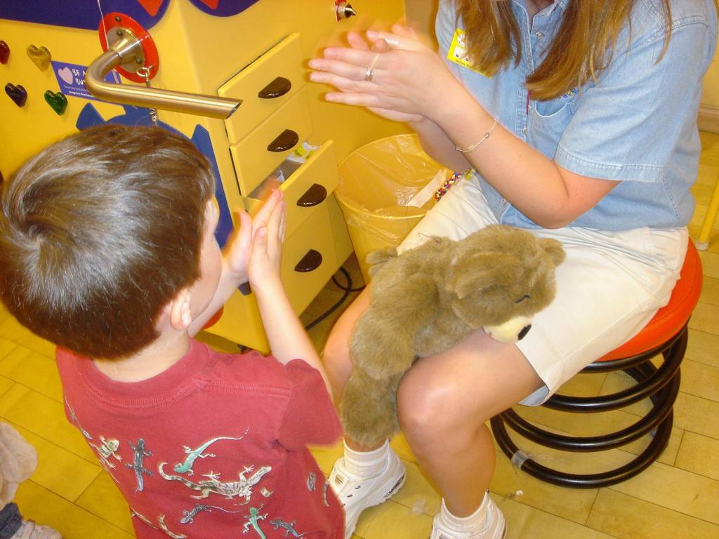 2005/05(May)/02(Dax4thBD-BuildABear)/1024x768_2005-05-04-Dax4thBD-BuildABear08.JPG