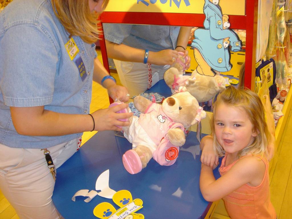 2005/05(May)/02(Dax4thBD-BuildABear)/1024x768_2005-05-04-Dax4thBD-BuildABear27.JPG