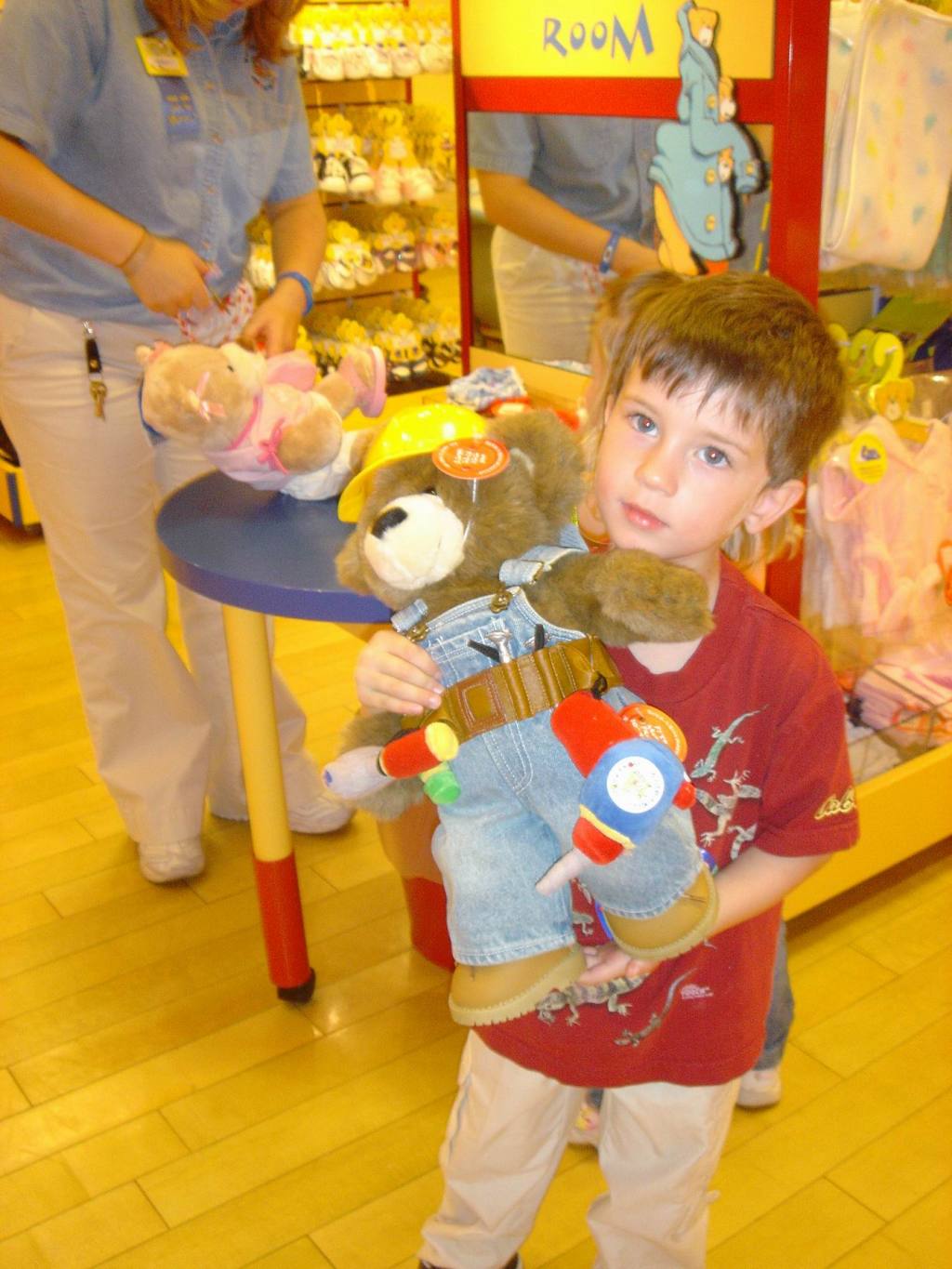 2005/05(May)/02(Dax4thBD-BuildABear)/1024x768_2005-05-04-Dax4thBD-BuildABear29.JPG
