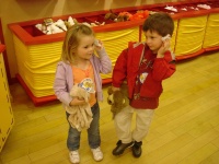 2005/05(May)/02(Dax4thBD-BuildABear)/2005-05-04-Dax4thBD-BuildABear01.JPG