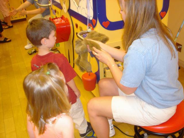2005/05(May)/02(Dax4thBD-BuildABear)/640x480_2005-05-04-Dax4thBD-BuildABear03.JPG