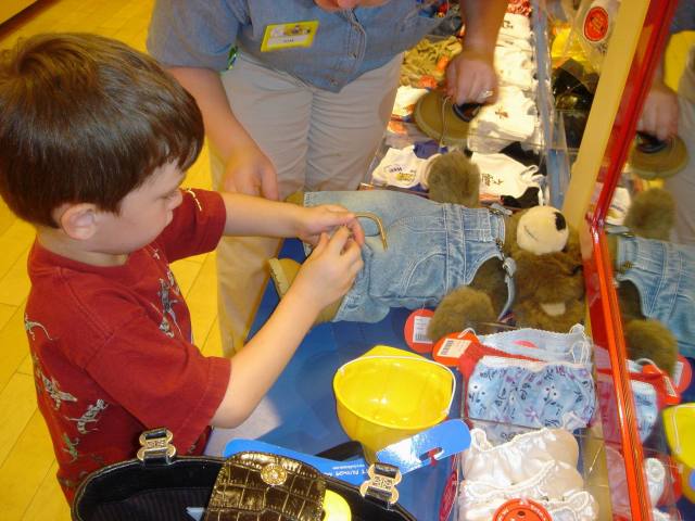 2005/05(May)/02(Dax4thBD-BuildABear)/640x480_2005-05-04-Dax4thBD-BuildABear25.JPG