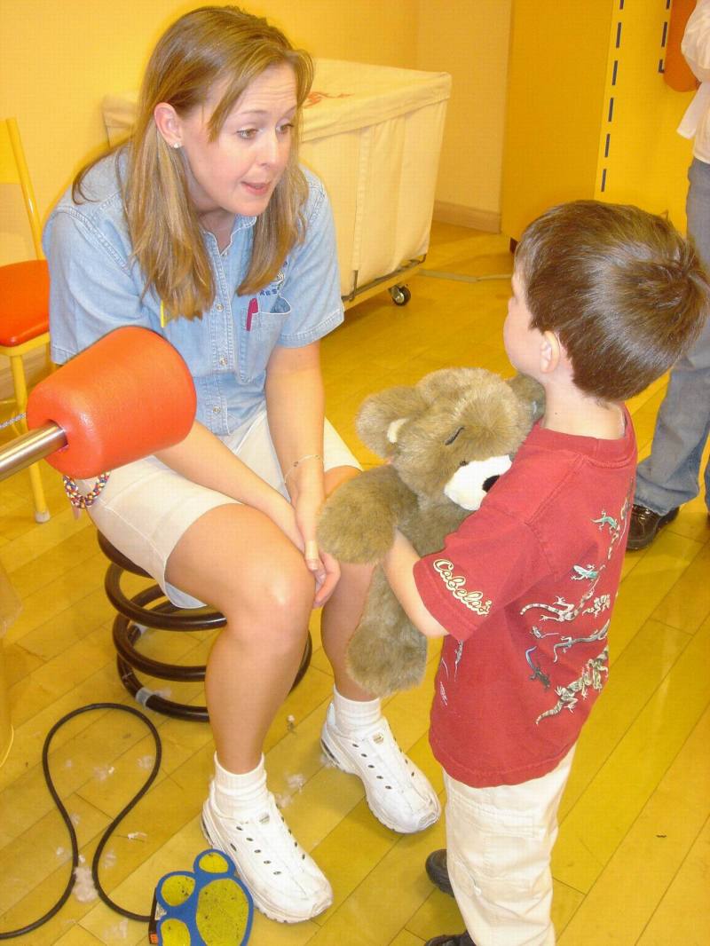 2005/05(May)/02(Dax4thBD-BuildABear)/800x600_2005-05-04-Dax4thBD-BuildABear07.JPG