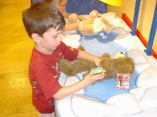 2005-05-04-Dax4thBD-BuildABear22.JPG