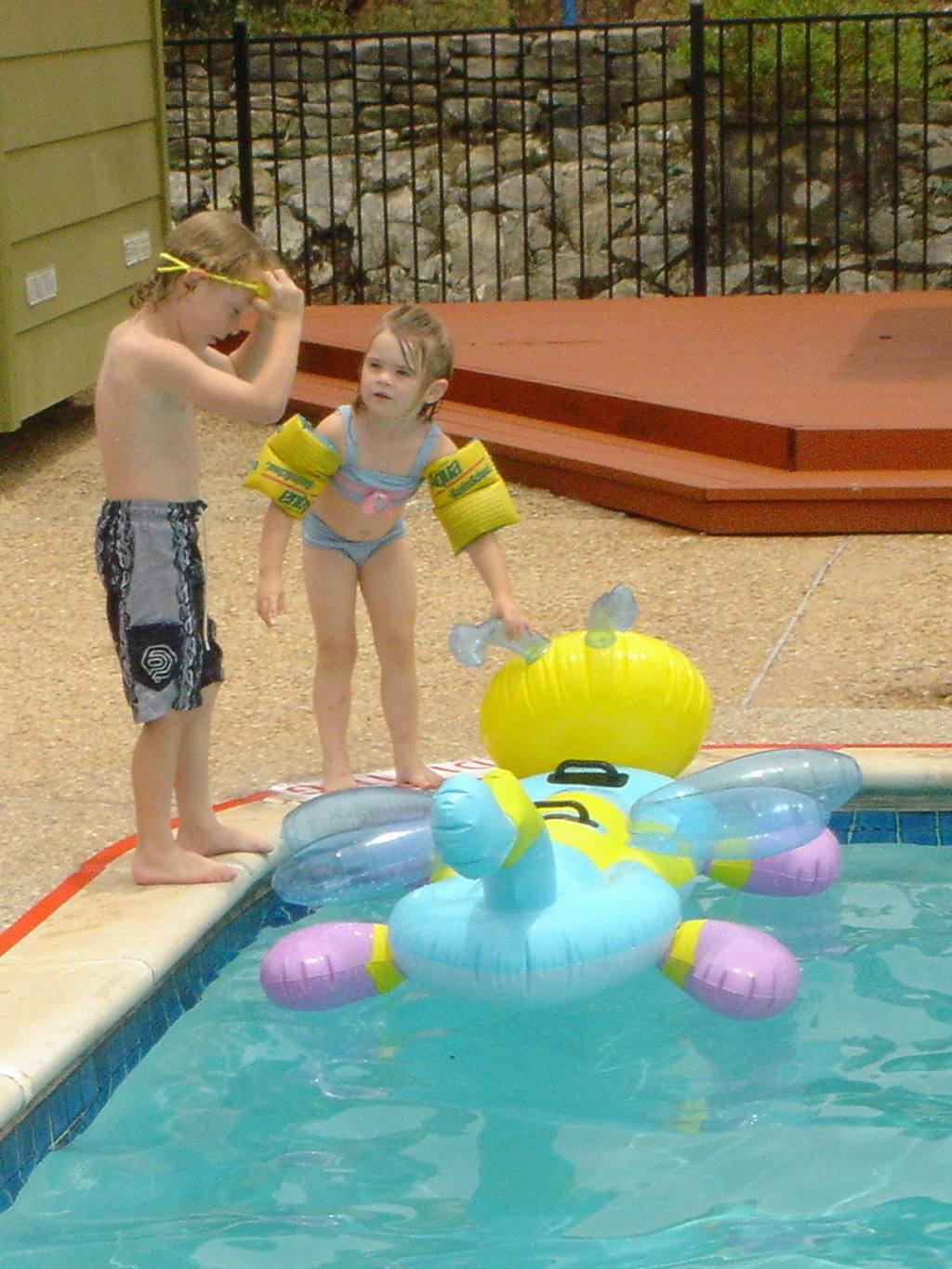2005/05(May)/05(Vale-Kyla)/1024x768_2005-05-29-LostCreekFun-12.JPG