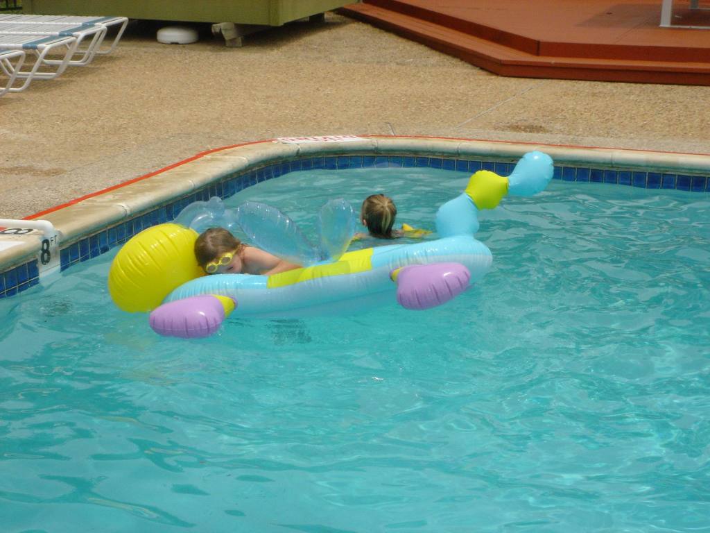 2005/05(May)/05(Vale-Kyla)/1024x768_2005-05-29-LostCreekFun-15.JPG