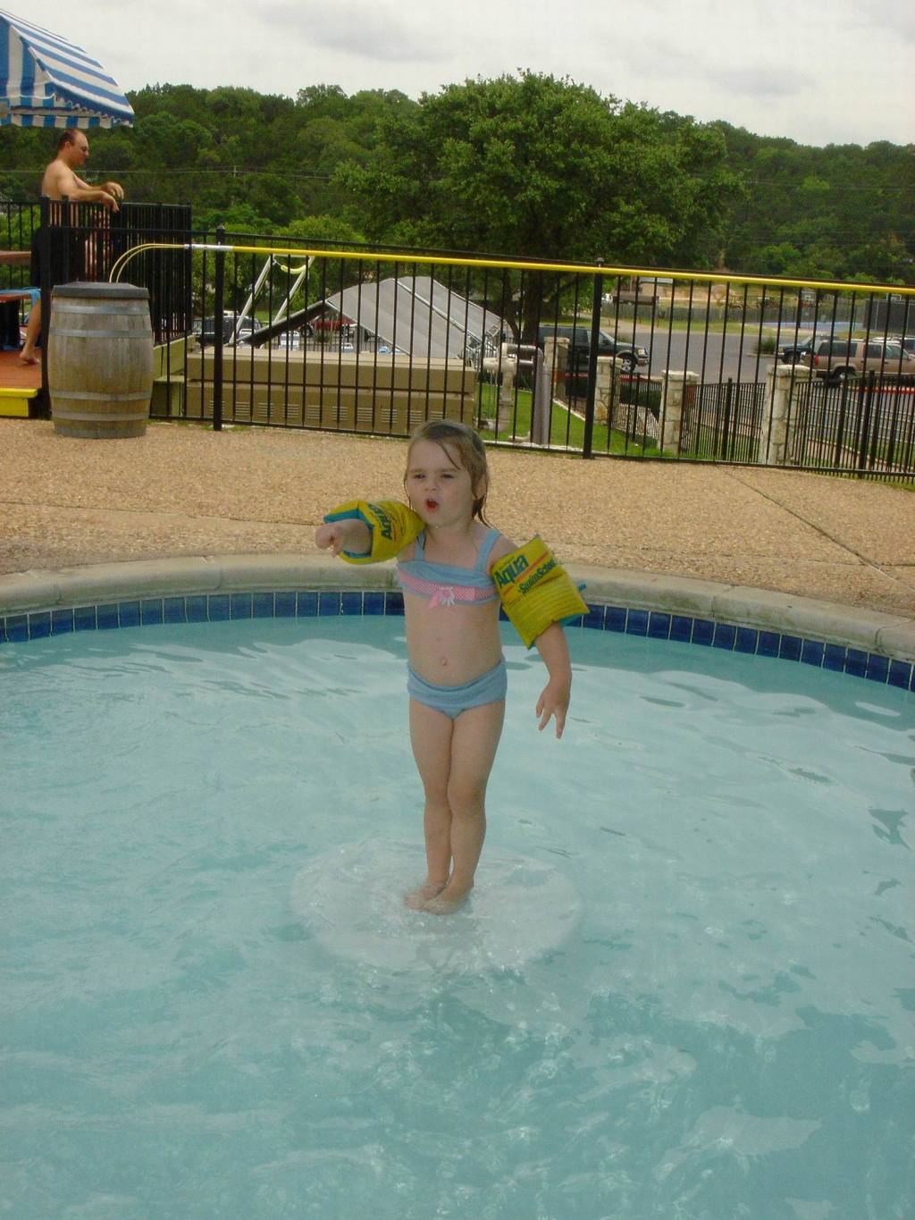 2005/05(May)/05(Vale-Kyla)/1024x768_2005-05-29-LostCreekFun-18.JPG