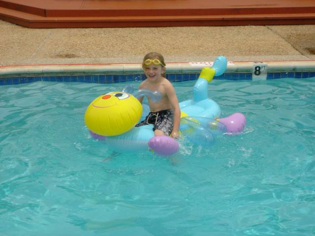 2005/05(May)/05(Vale-Kyla)/640x480_2005-05-29-LostCreekFun-17.JPG