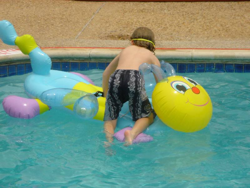 2005/05(May)/05(Vale-Kyla)/800x600_2005-05-29-LostCreekFun-14.JPG
