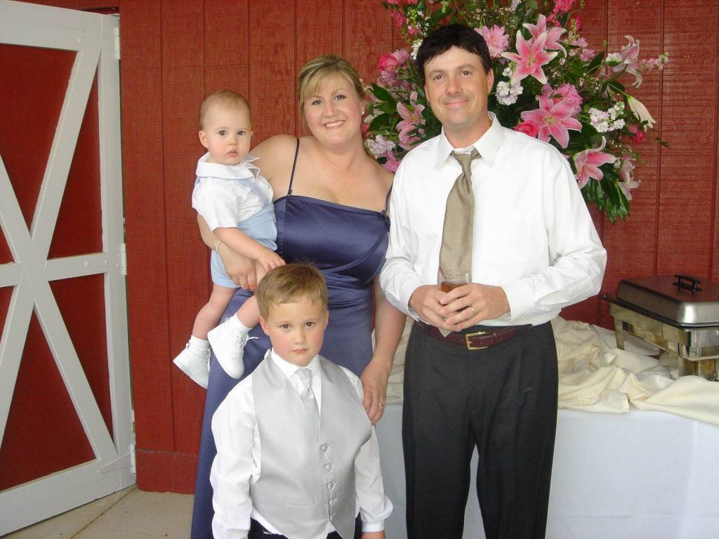 2005/06(June)/02(Reception)/1024x768_2005-06-11-21-Jens-Family.JPG