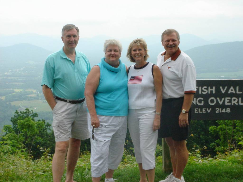 2005/06(June)/03(Virginia-Blueridge-mountains)/1024x768_2005-06-13-03-Paul-Sue-Janeen-Jim.JPG