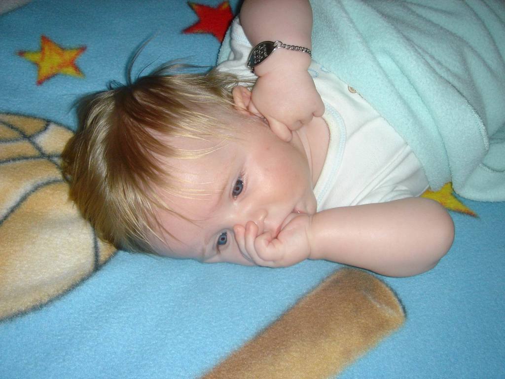 2005/06(June)/04(Ian-Thumb-Sucker)/1024x768_2005-06-24-3.JPG