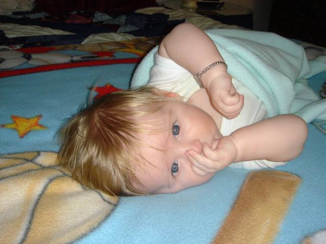 2005/06(June)/04(Ian-Thumb-Sucker)/640x480_2005-06-24-4.JPG