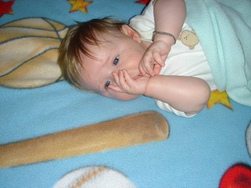 2005/06(June)/04(Ian-Thumb-Sucker)/800x600_2005-06-24-6.JPG
