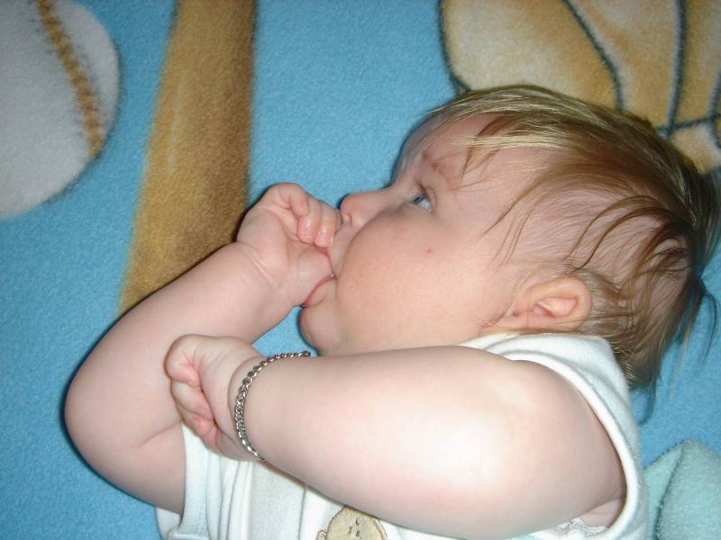 2005/06(June)/04(Ian-Thumb-Sucker)/800x600_2005-06-24-7.JPG