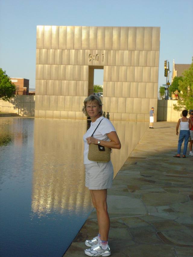 2005/07(July)/02(OklahomaCityMemorial)/640x480_2005-06-30-04.JPG