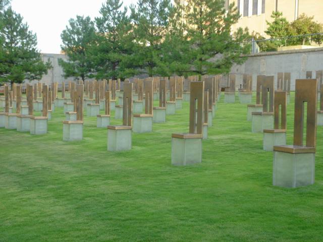2005/07(July)/02(OklahomaCityMemorial)/640x480_2005-06-30-05.JPG
