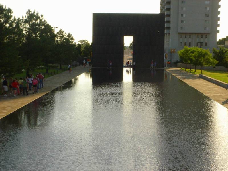 2005/07(July)/02(OklahomaCityMemorial)/800x600_2005-06-30-01.JPG