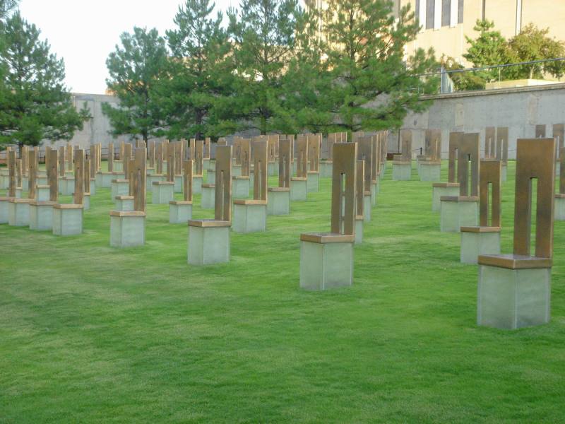 2005/07(July)/02(OklahomaCityMemorial)/800x600_2005-06-30-05.JPG