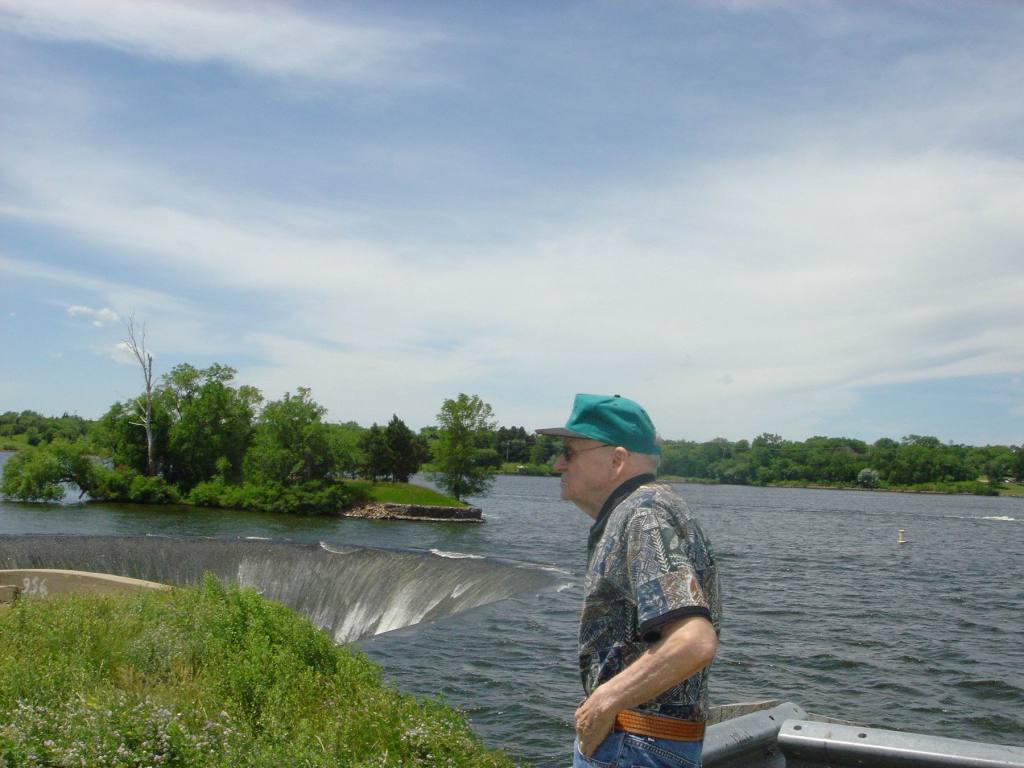 2005/07(July)/04(Mitchell)/1024x768_2005-07-04-Lake-Mitchell-spillway-01.JPG